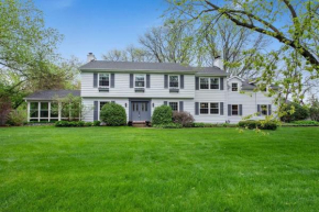 Newly Renovated Home w Pool, Hot Tub & Firepit